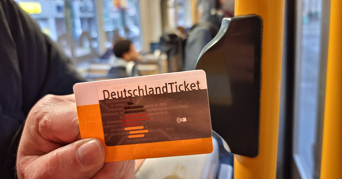 deutschlandticket-im-nahverkehr-bus-und-bahnfahren-f-r-49-euro