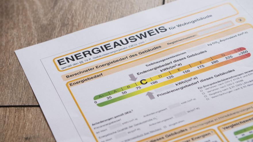 Energieausweis auf dem Tisch