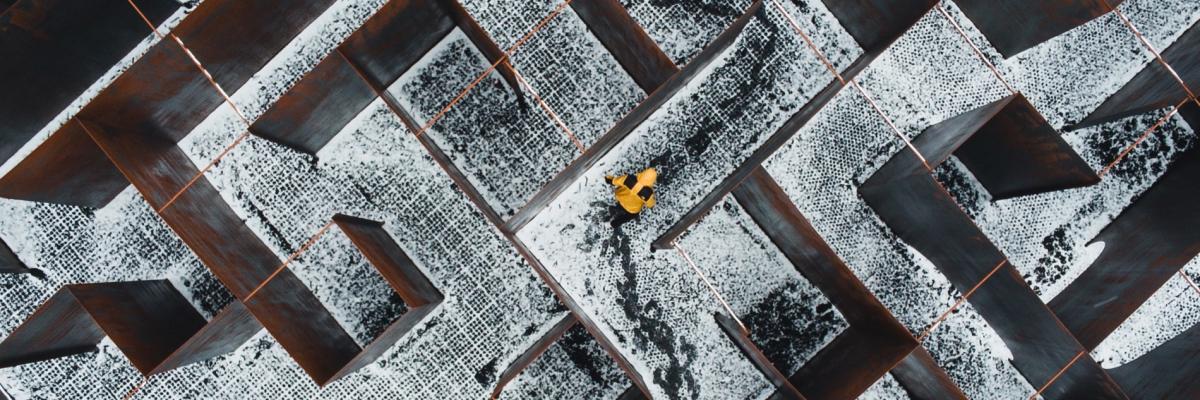 Mensch in einem Labyrinth